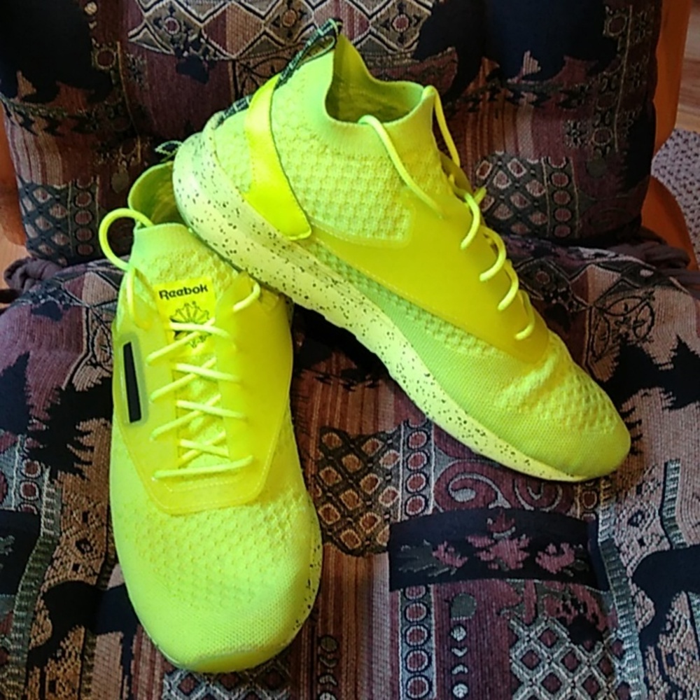 Reebok Zoku Runner Ultra Knit Is, BS56313 Solar Yellow Black White Men's Sz 9.5